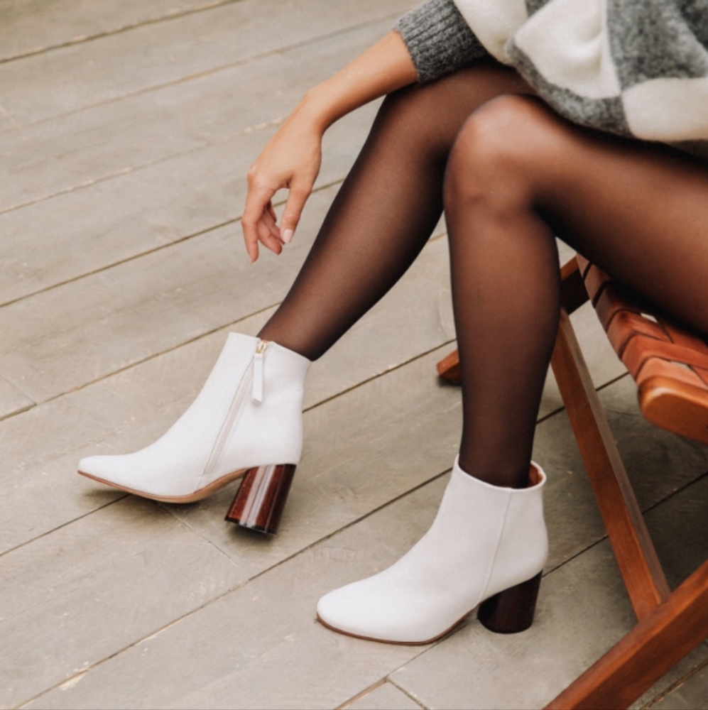Bobbies Paris white "La Miroitee"  size 36 booties